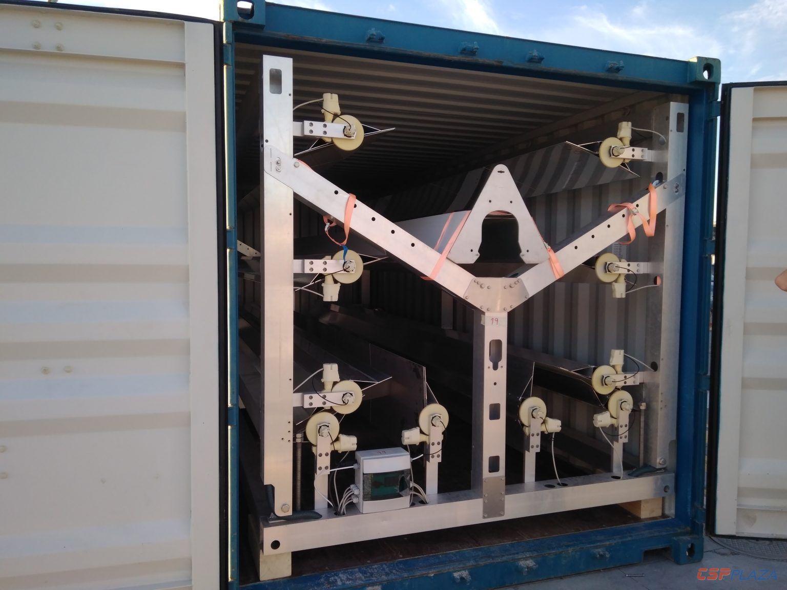 solar-module-shipping-container-1536x1152-1.jpg