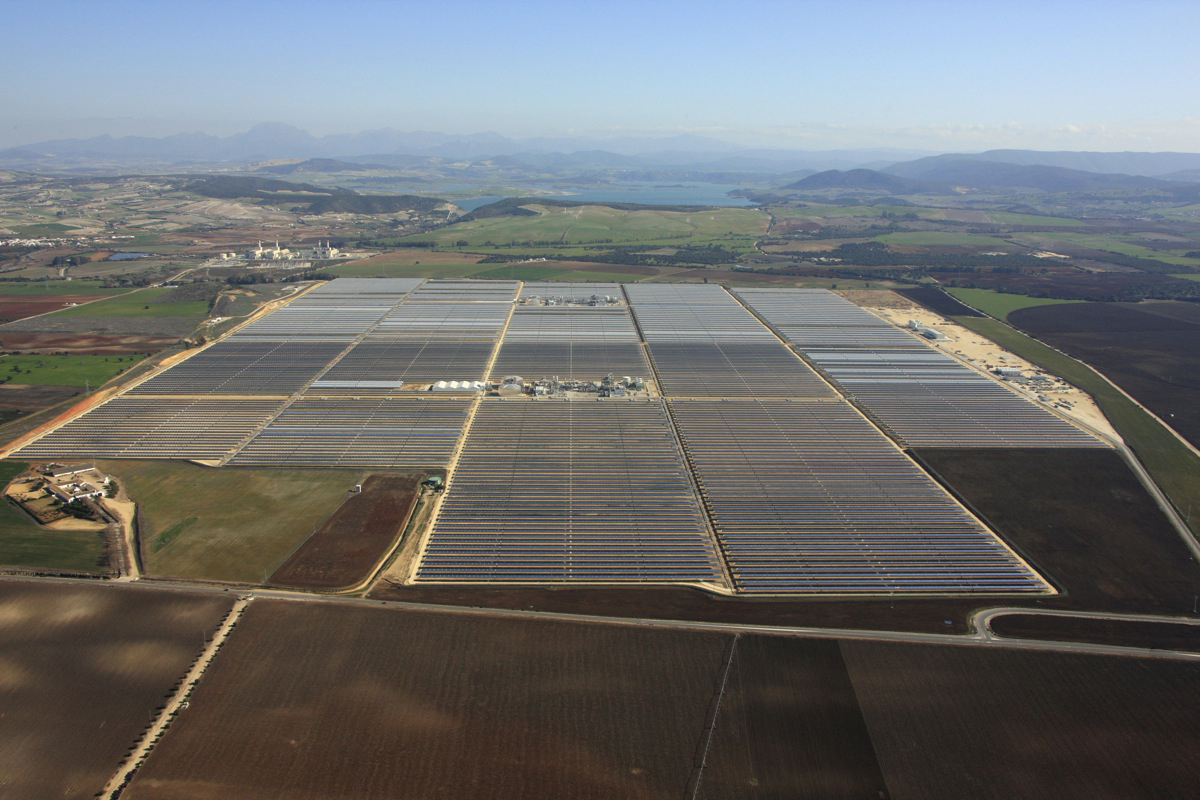 Plata-termosolar-desarrollada-por-SENER-con-tecnologia-SENERtrough-en-Andalucia-1.jpg